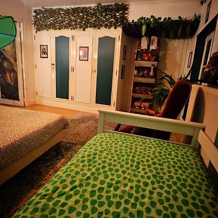 Jurassic Lodge, Le Repaire Des Dinosaures